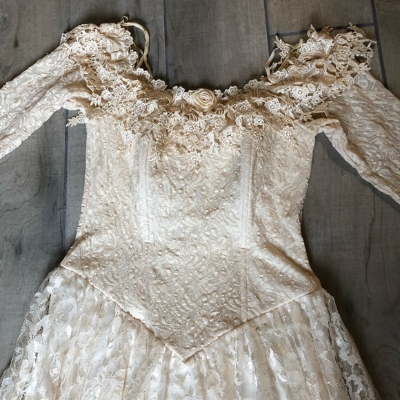 Florencia fume vintage 80s lace gown. - Picture 6 of 9